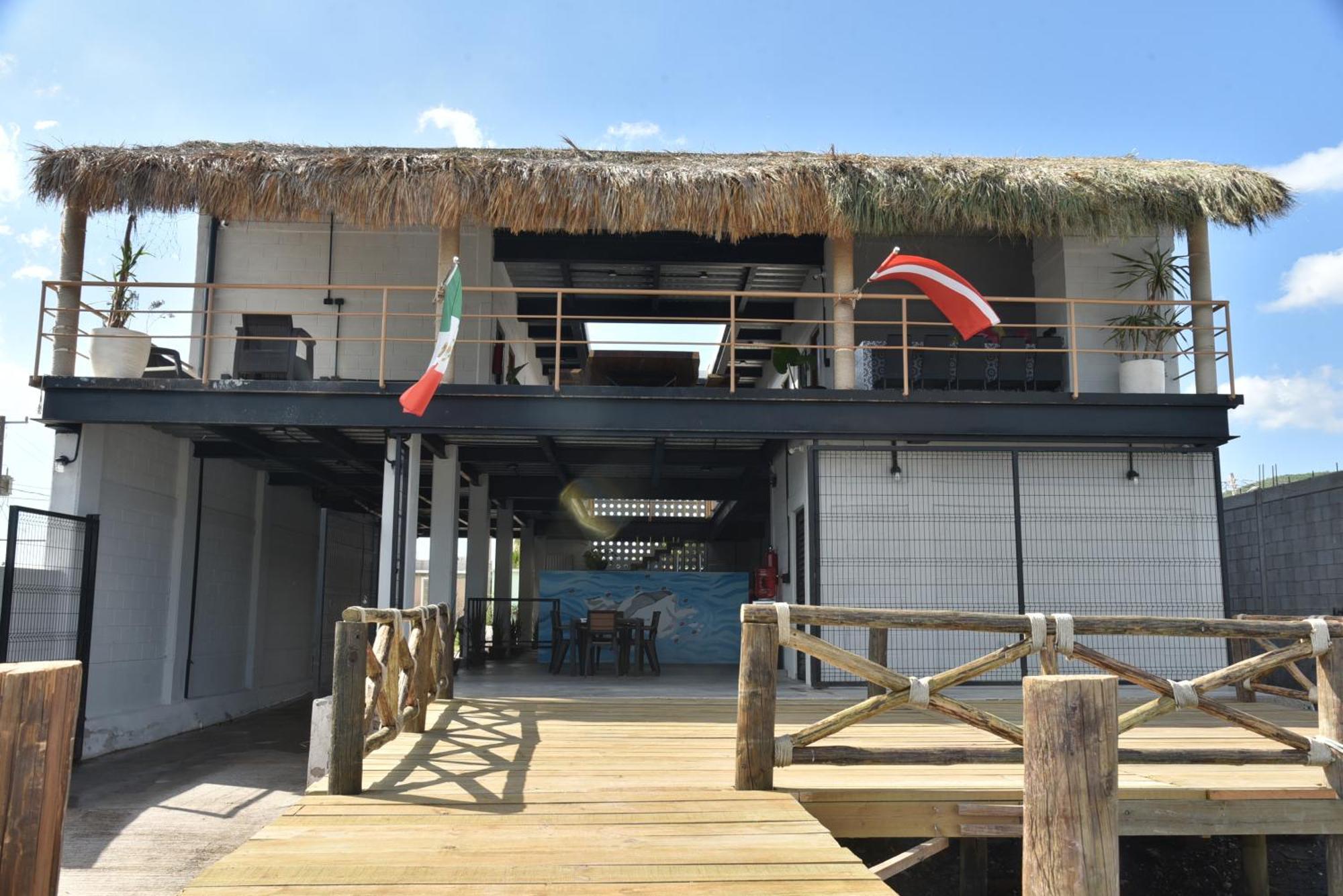 Отель Sealion Dive Center Тополобампо Экстерьер фото